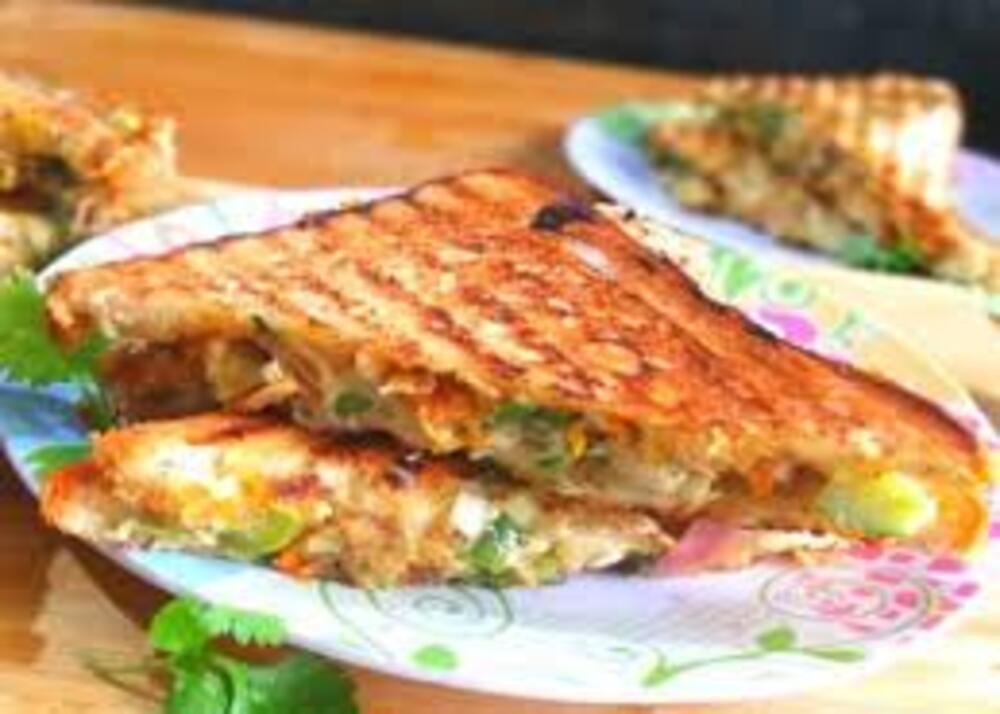CHICKEN CHEESE SANDWICH
